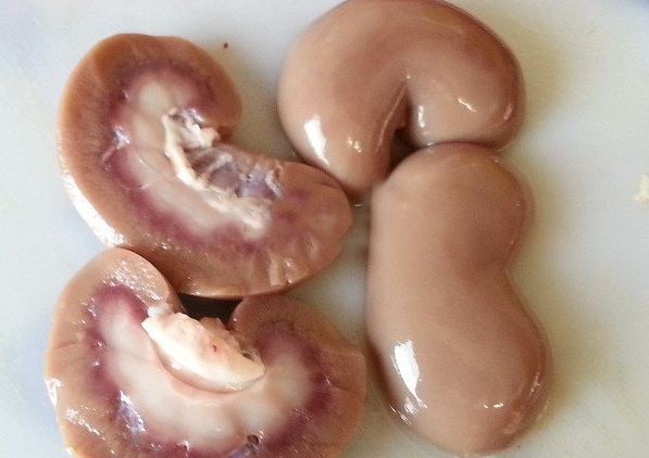  أكل كلى الأغنام أو لحمها بدون طبخ